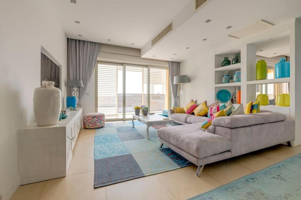 Prime Location Seaview Lux Apartment