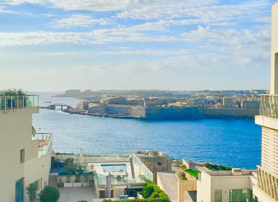 Prime Location Seaview Lux Apartment