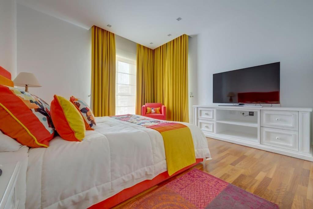 Prime Location Seaview Lux Apartment Sliema
