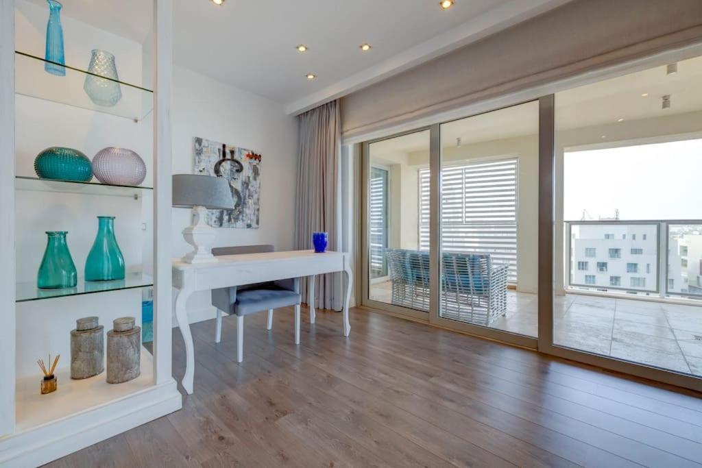 Prime Location Seaview Lux Apartment Sliema