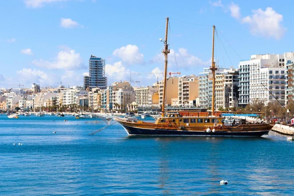 Prime Location Seaview Lux Apartment *