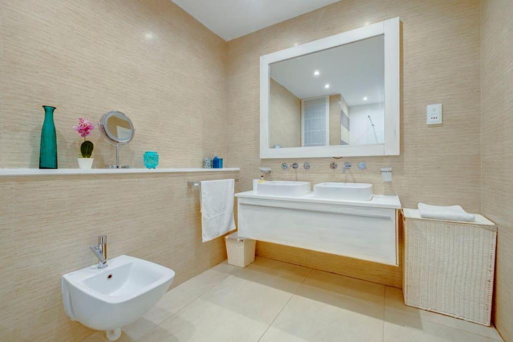 Prime Location Seaview Lux Apartment *